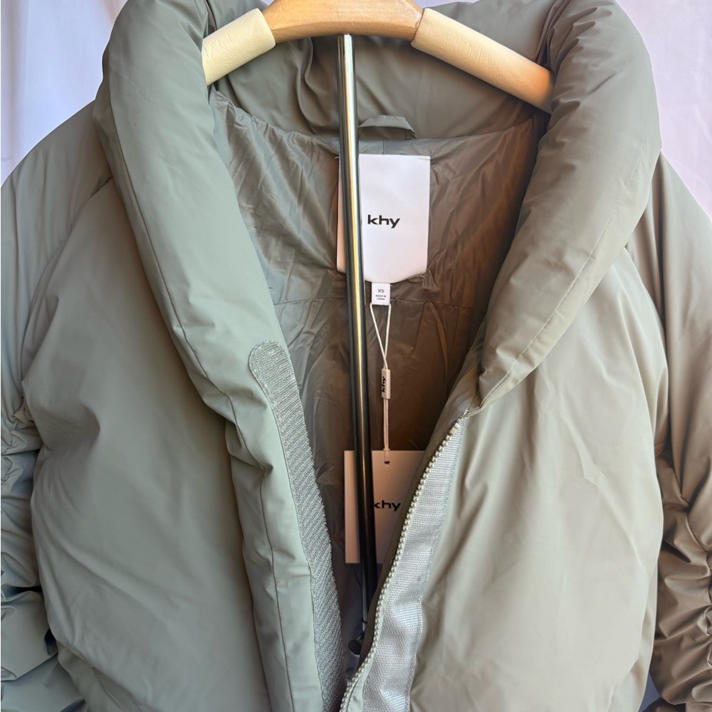 KHY by Kylie Jenner Cropped Puffer Jacket – Size XS – NWT - rare color - Picture 2 of 11